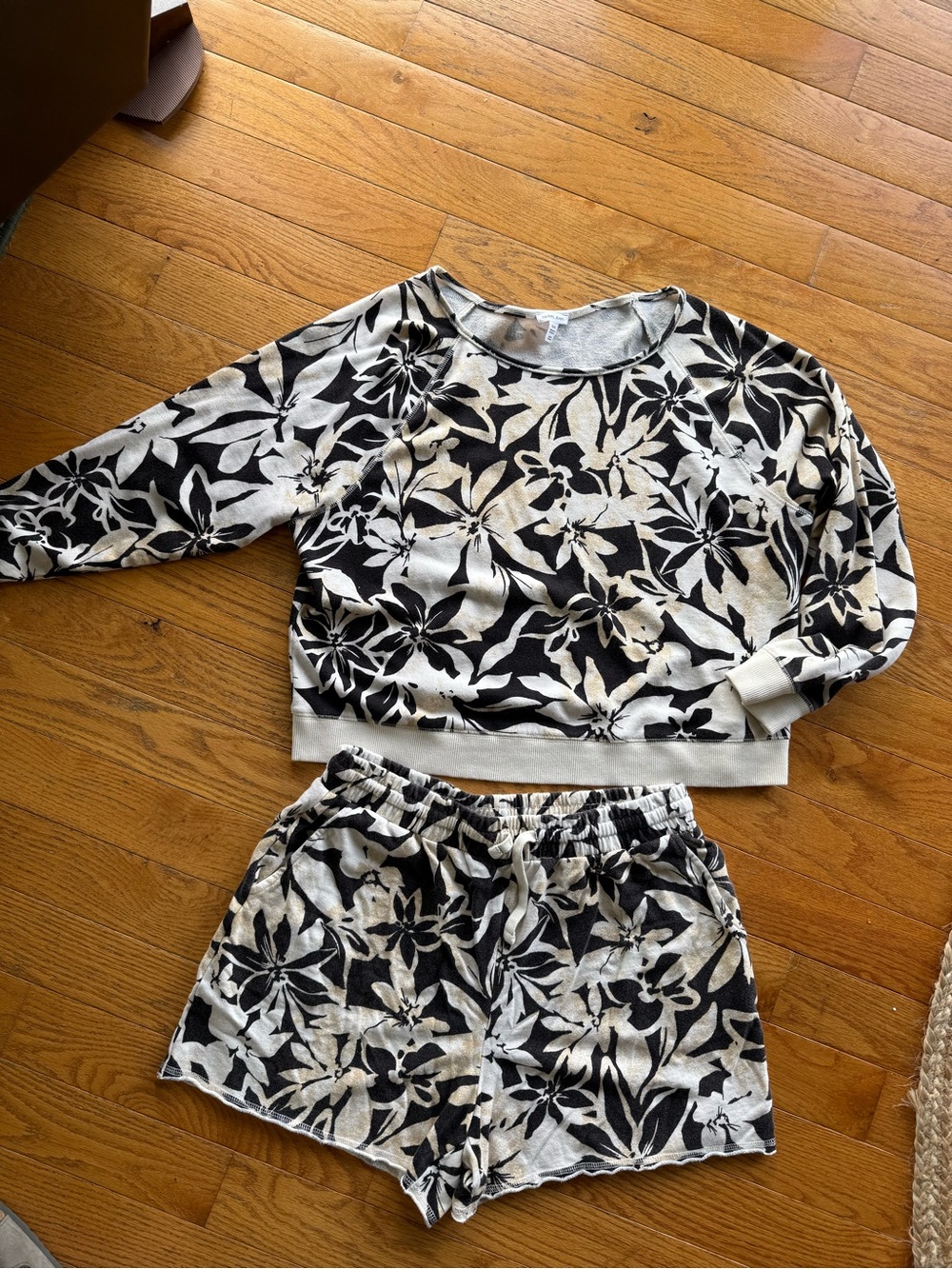 Tribal Sweat Short Set- Floral XL